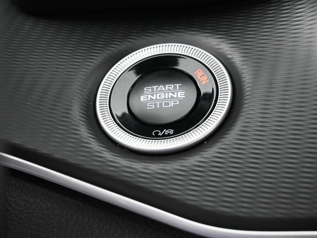 Used 2024 Jeep Grand Cherokee L Laredo image 16