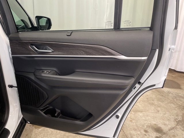 New 2025 Jeep Grand Cherokee L Limited w/ Luxury Tech Group II image 33
