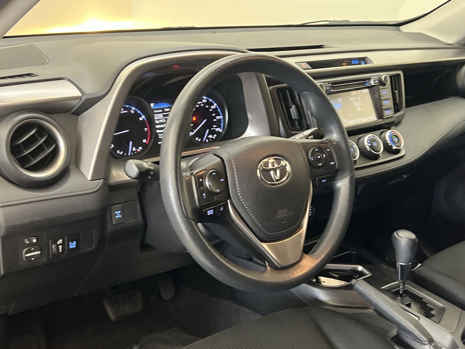 Used 2018 Toyota RAV4 LE w/ All Weather Liner Package AWD/4WD image 15