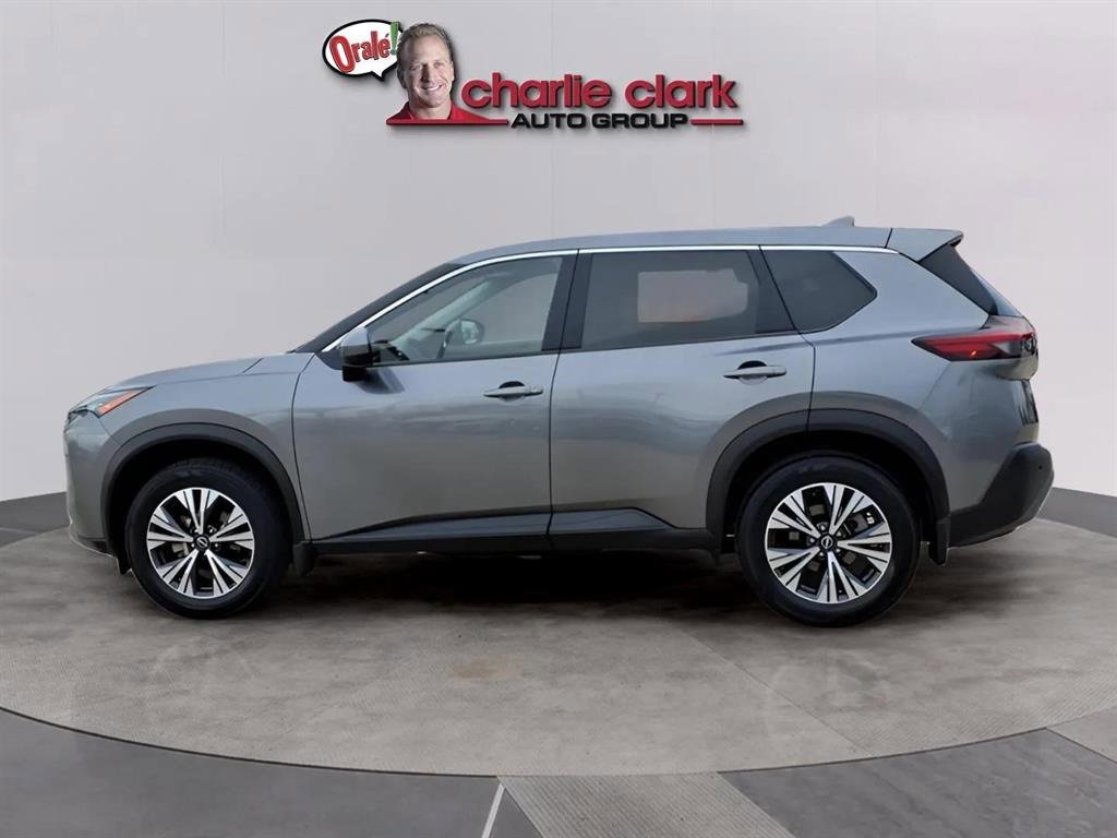 Used 2023 Nissan Rogue SV image 2