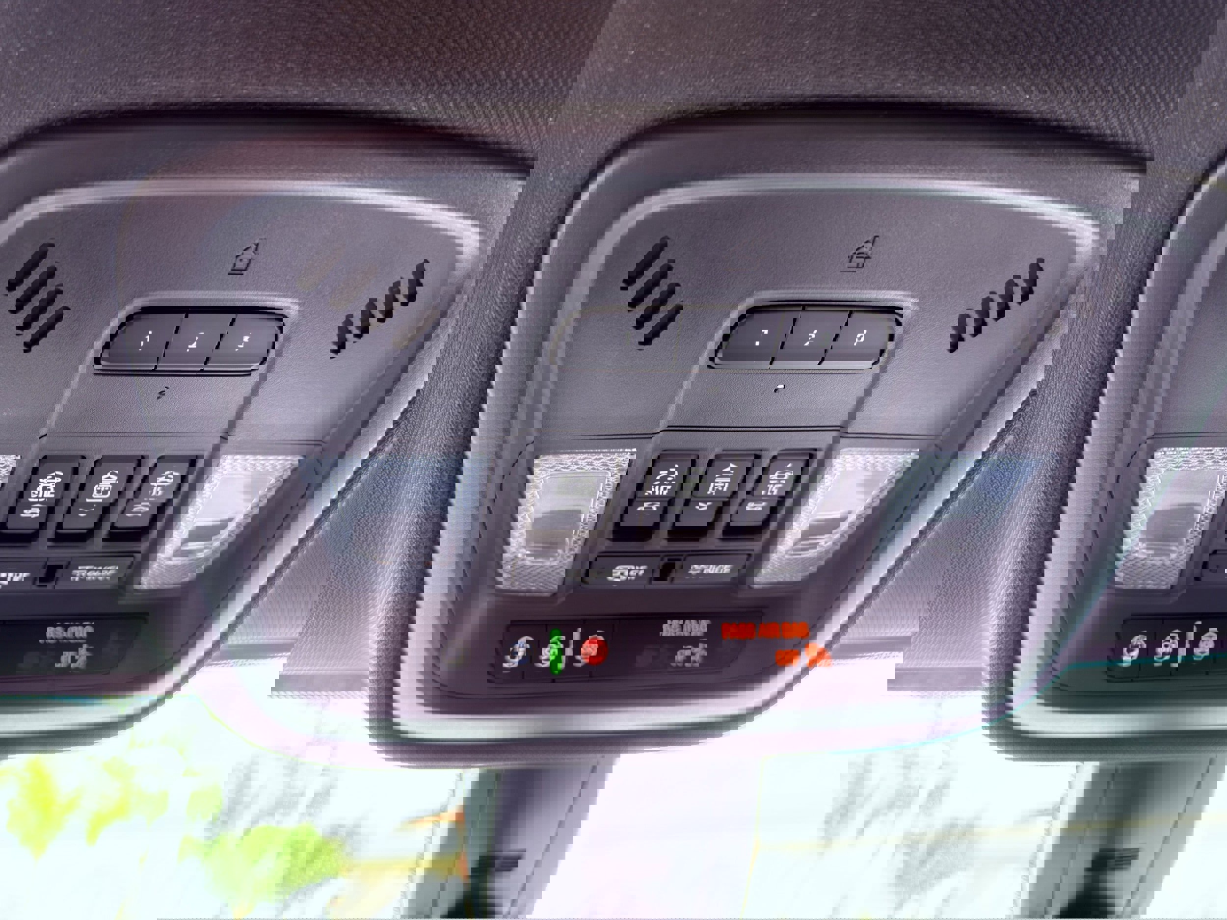 Used 2022 Chevrolet Traverse Premier w/ Redline Edition AWD/4WD image 38