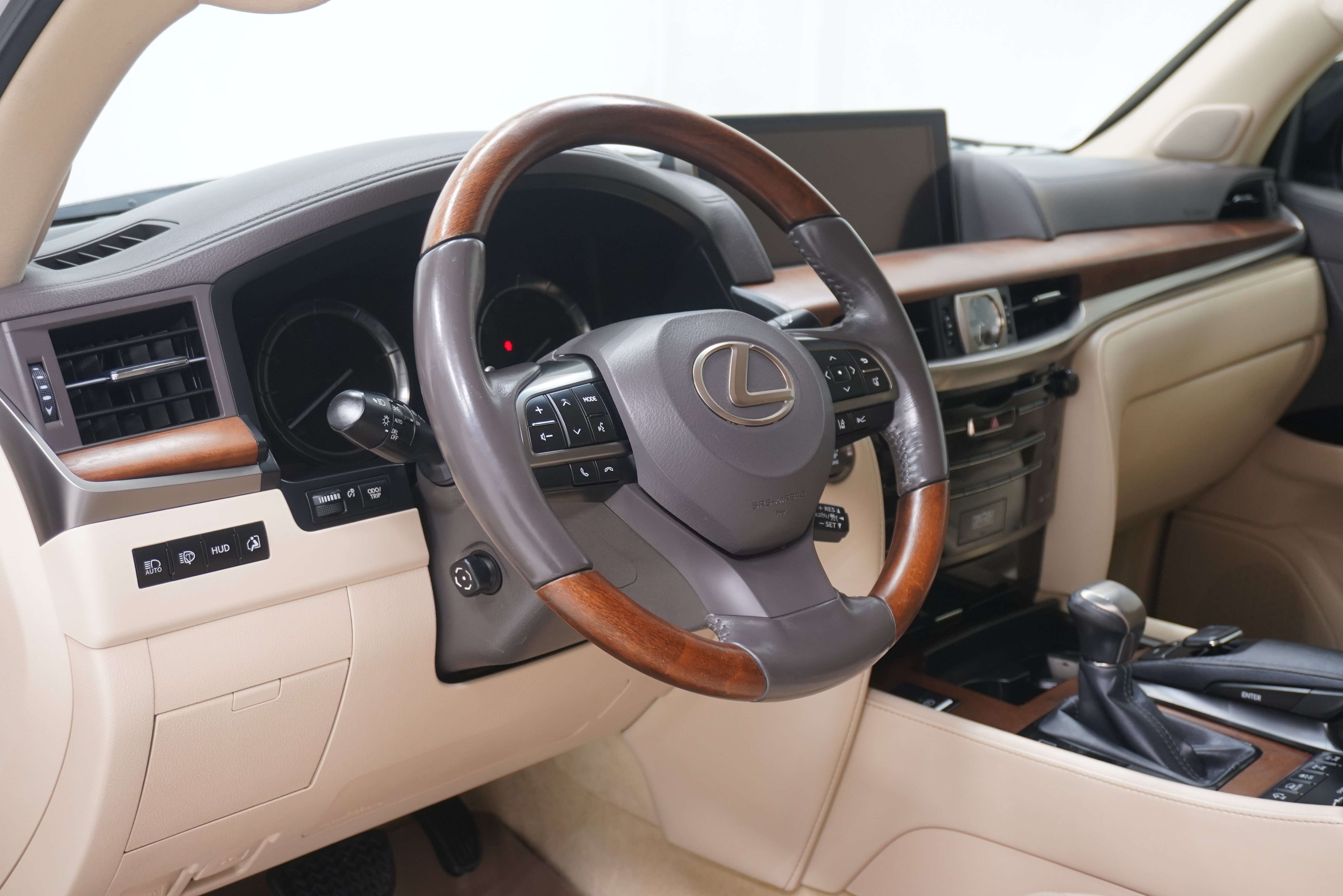 Used 2019 Lexus LX 570 4WD w/ Luxury Package image 10