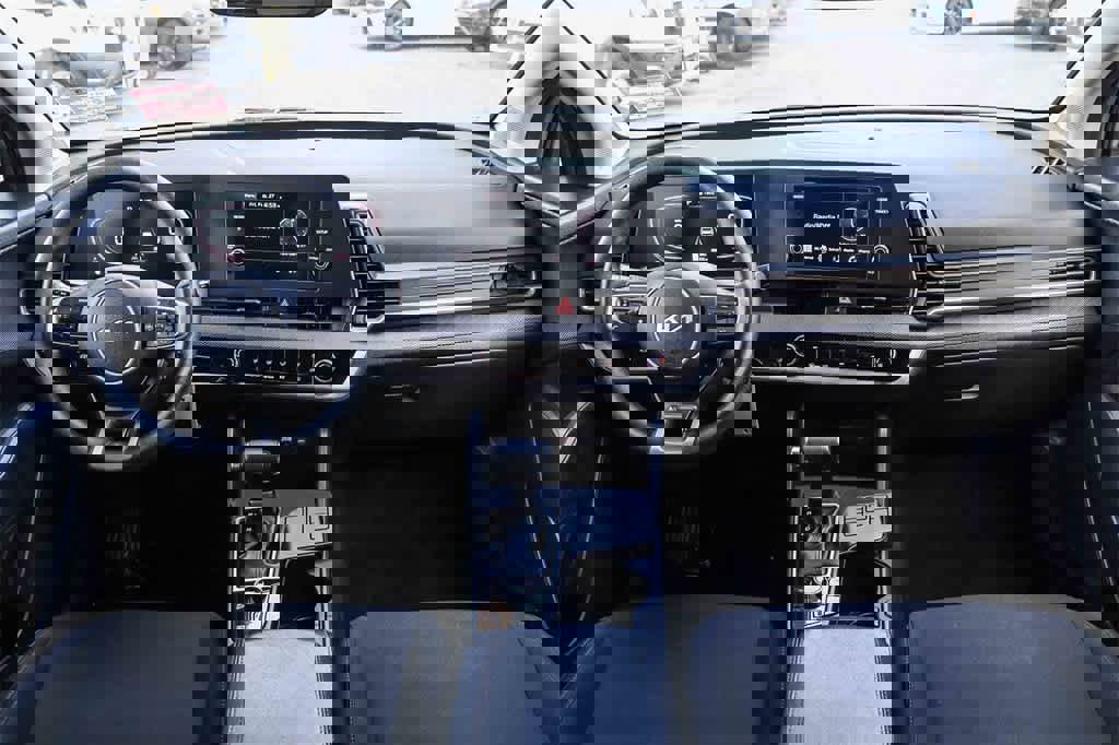 Used 2024 Kia Sportage LX image 12