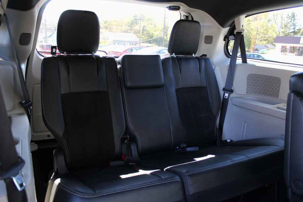 Used 2019 Dodge Grand Caravan SXT image 25