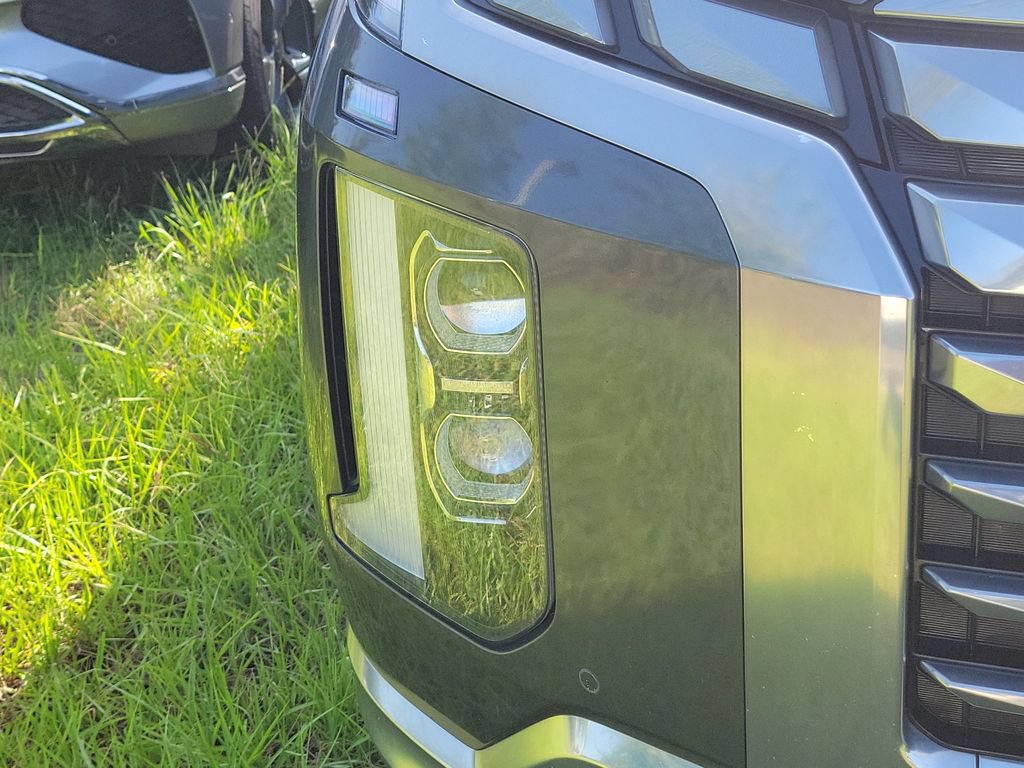 Used 2023 Hyundai Palisade Calligraphy FWD image 2