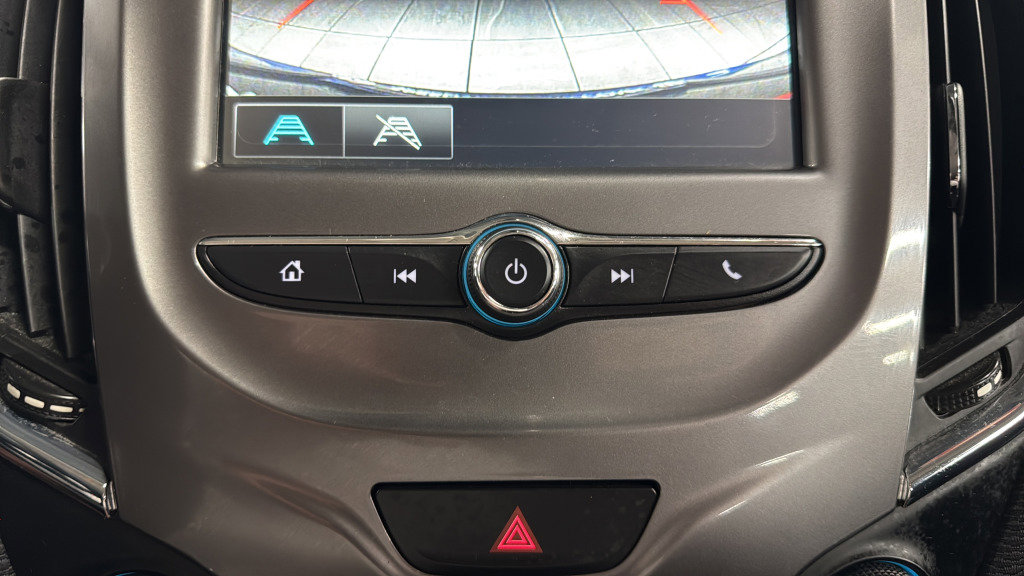 Used 2018 Chevrolet Cruze LT w/ Convenience Package image 28