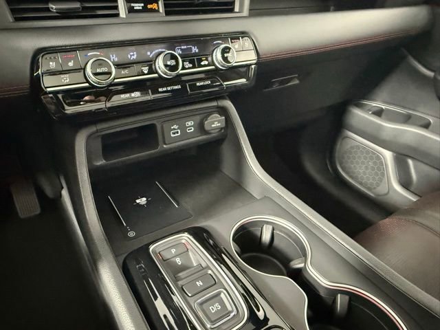 Used 2025 Honda Pilot Black Edition image 27