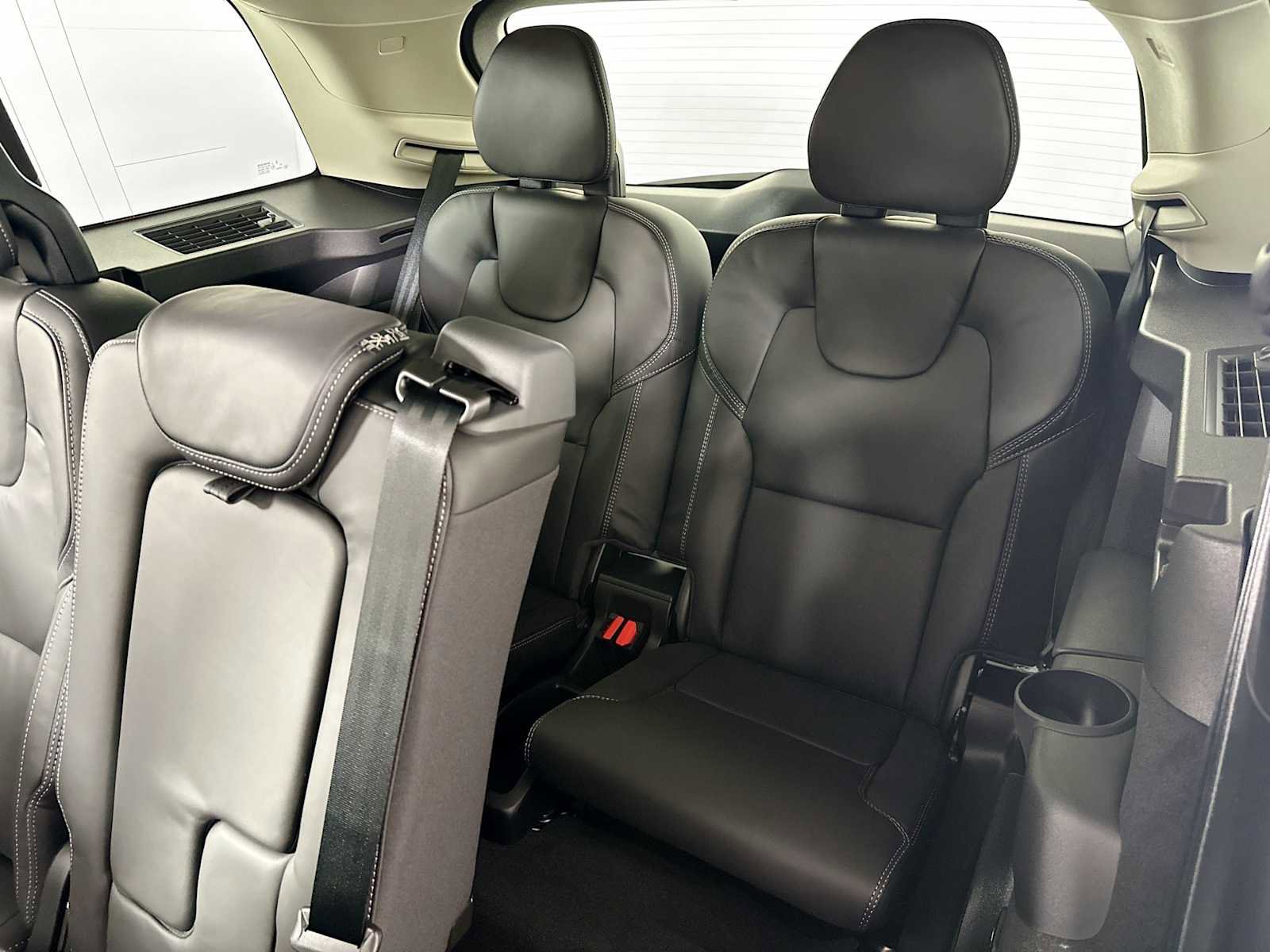Used 2025 Volvo XC90 T8 Ultra w/ Protection Package Premier image 25