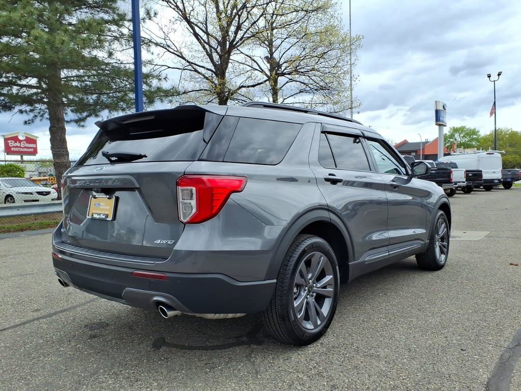 Used 2024 Ford Explorer XLT w/ Equipment Group 202A AWD/4WD image 6