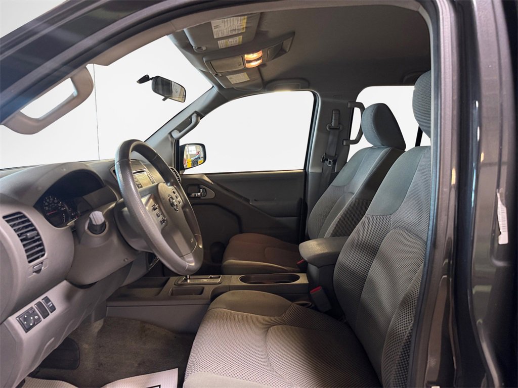 Used 2015 Nissan Frontier SV image 12