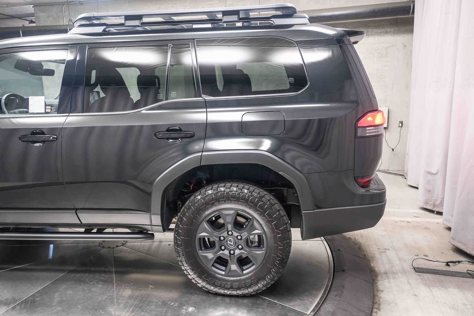 Used 2024 Lexus GX 550 AWD/4WD image 8