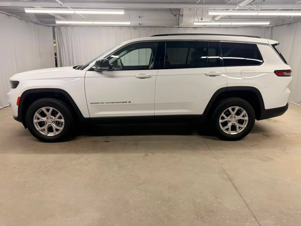 Used 2023 Jeep Grand Cherokee L Limited AWD/4WD image 5