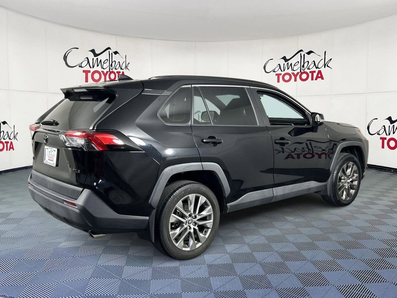Used 2022 Toyota RAV4 XLE Premium FWD image 7