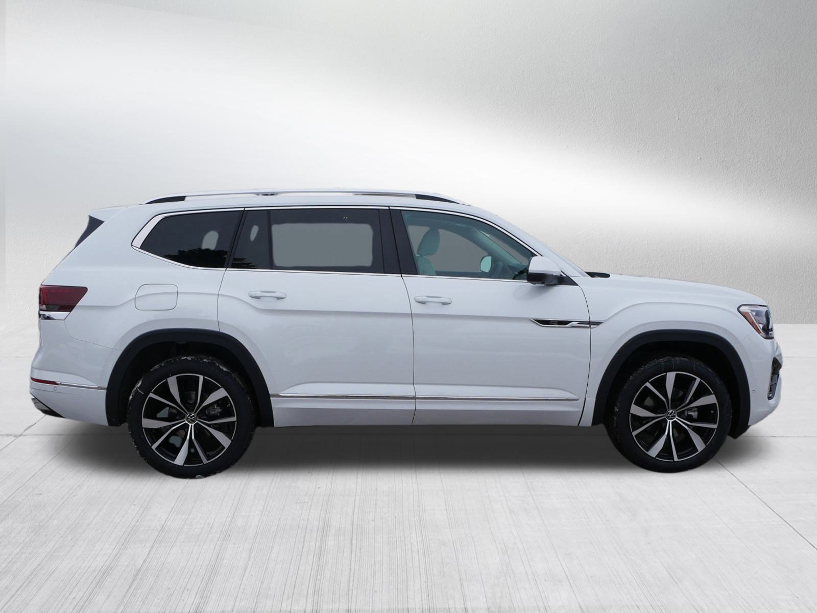 New 2026 Volkswagen Atlas SEL Premium R-Line image 2