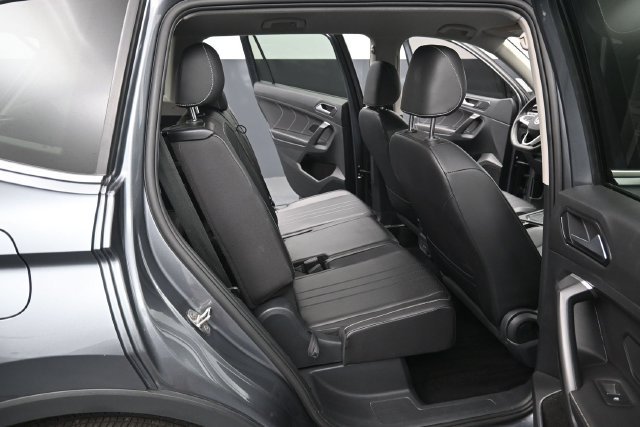 Used 2023 Volkswagen Tiguan SE FWD image 24