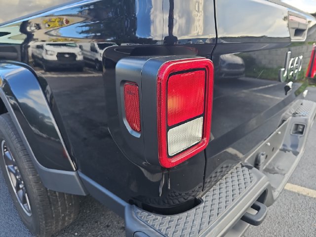 Used 2023 Jeep Gladiator Overland AWD/4WD image 33