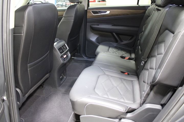 Used 2024 Volkswagen Atlas SE image 17