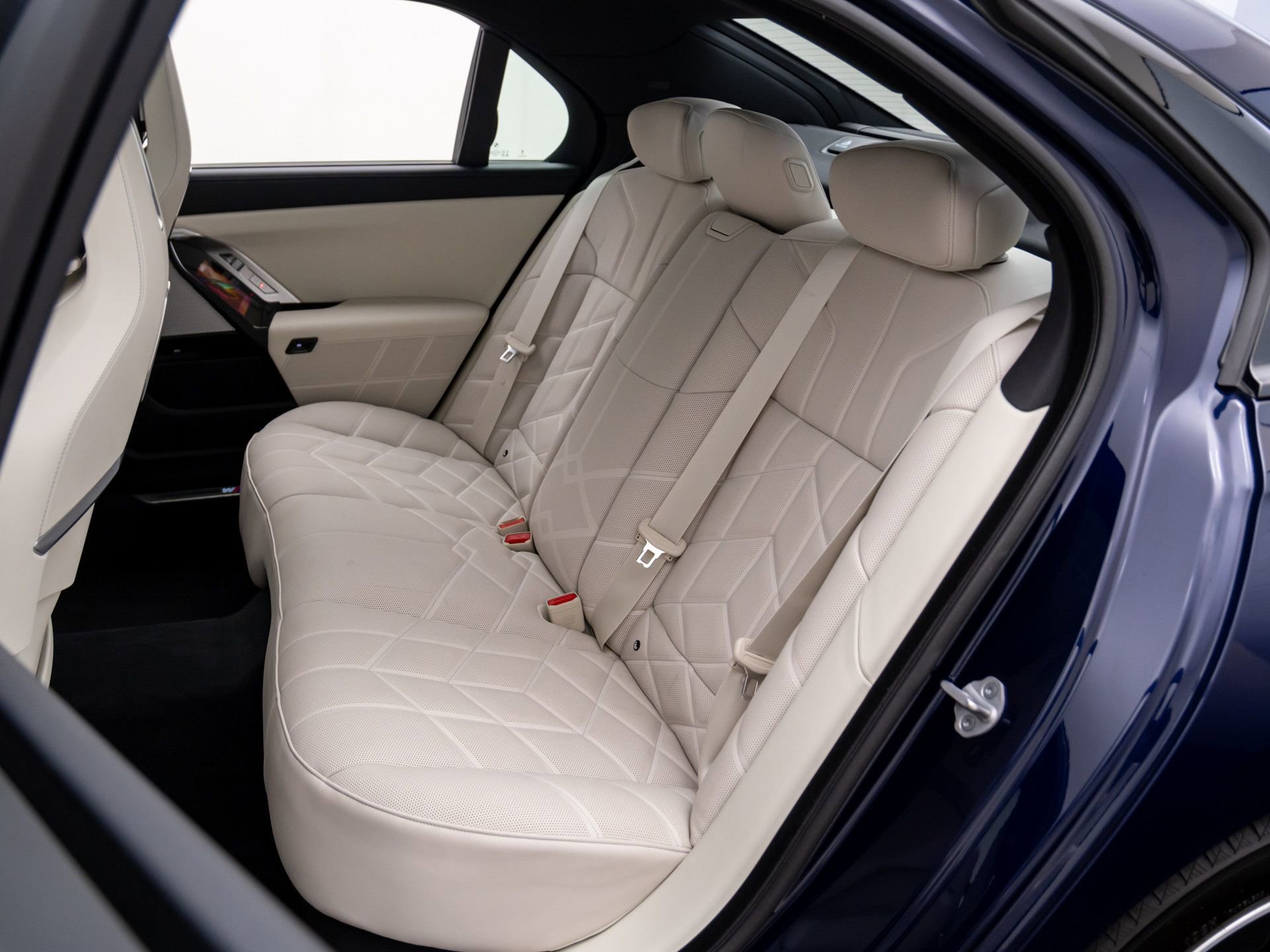 Used 2025 BMW 760i xDrive 760i xDrive w/ Executive Package image 17