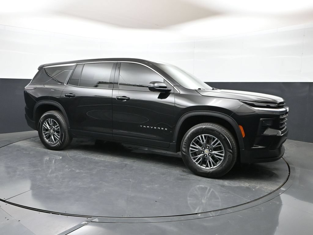 Used 2024 Chevrolet Traverse LS