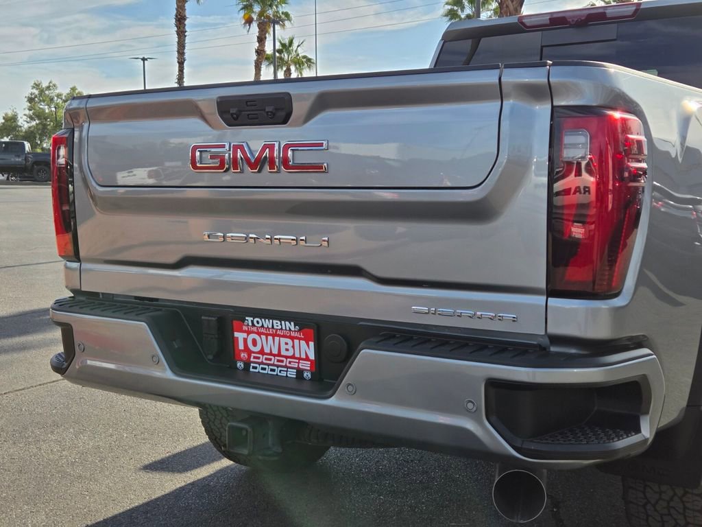 Used 2025 GMC Sierra 2500 Denali w/ Denali Reserve Package AWD/4WD image 5