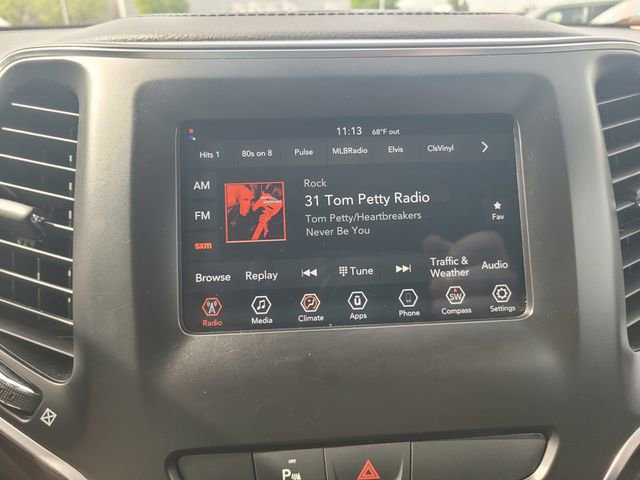 Used 2020 Jeep Cherokee Latitude Plus image 23