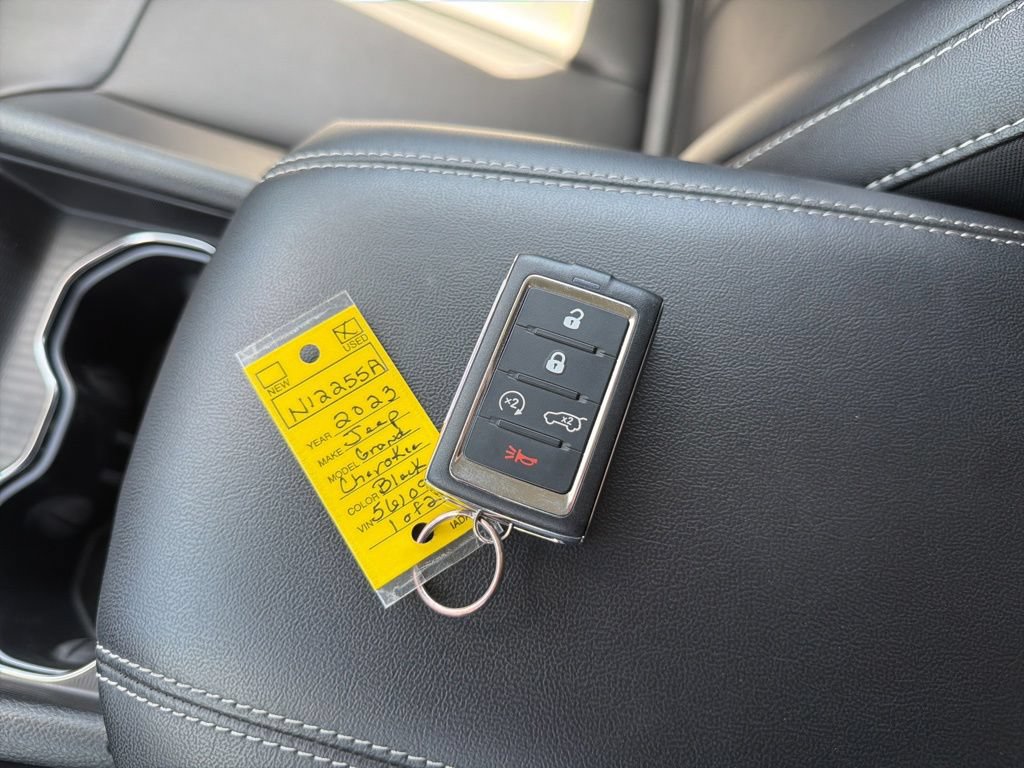 Used 2023 Jeep Grand Cherokee Limited AWD/4WD image 19