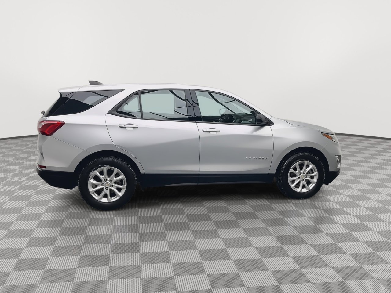 Used 2018 Chevrolet Equinox LS image 32