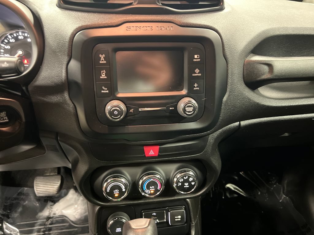 Used 2017 Jeep Renegade Latitude AWD/4WD image 24