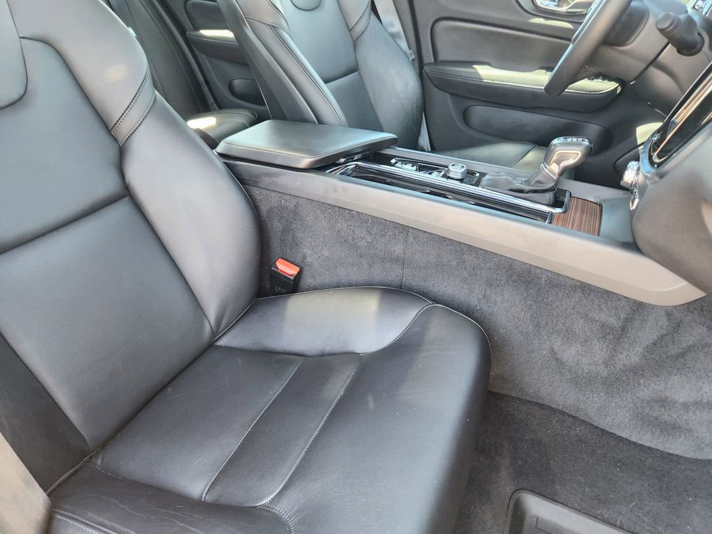 Used 2020 Volvo S60 T6 Momentum w/ Protection Package image 14
