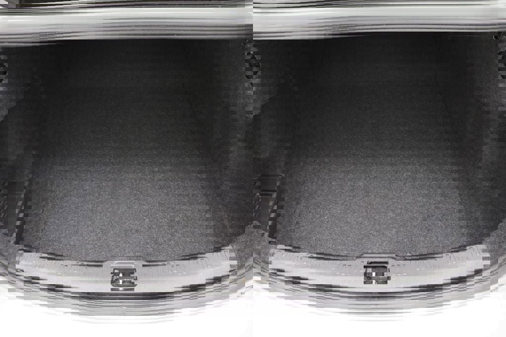 Used 2025 Volvo S60 B5 Core image 31