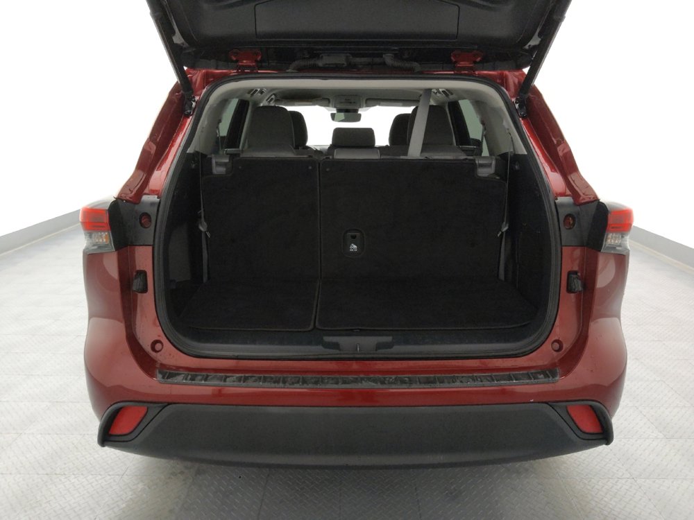 Used 2022 Toyota Highlander LE image 29
