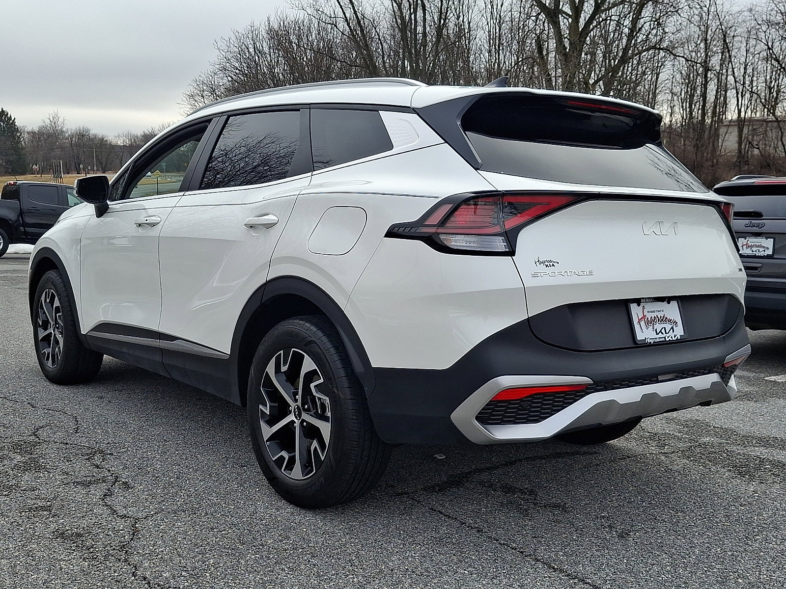 Used 2025 Kia Sportage EX image 4