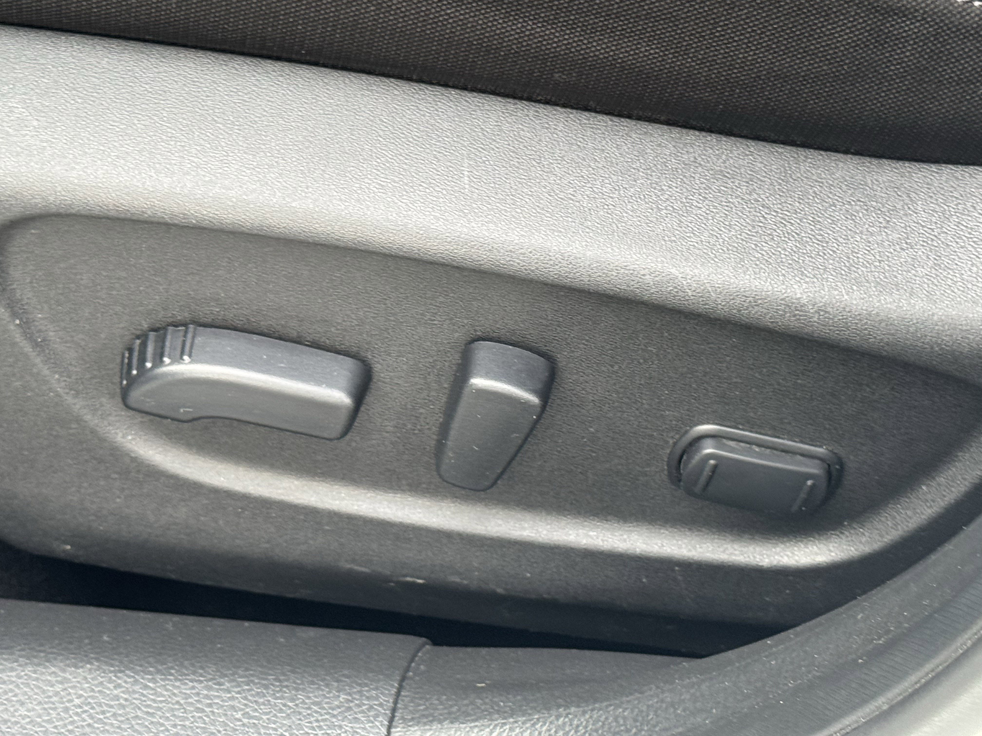 Used 2020 Nissan Rogue SV image 18