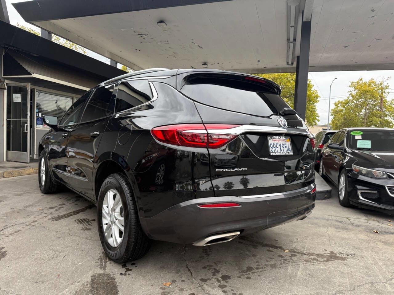 Used 2020 Buick Enclave Essence image 4
