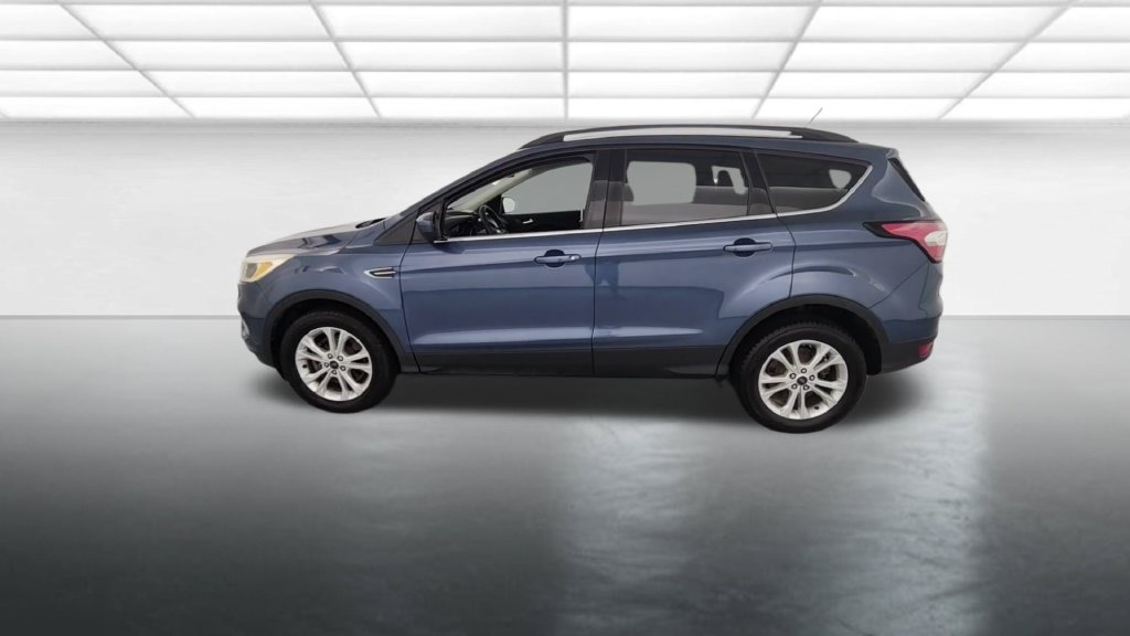 Used 2018 Ford Escape SE w/ Ford Safe & Smart Package AWD/4WD image 3