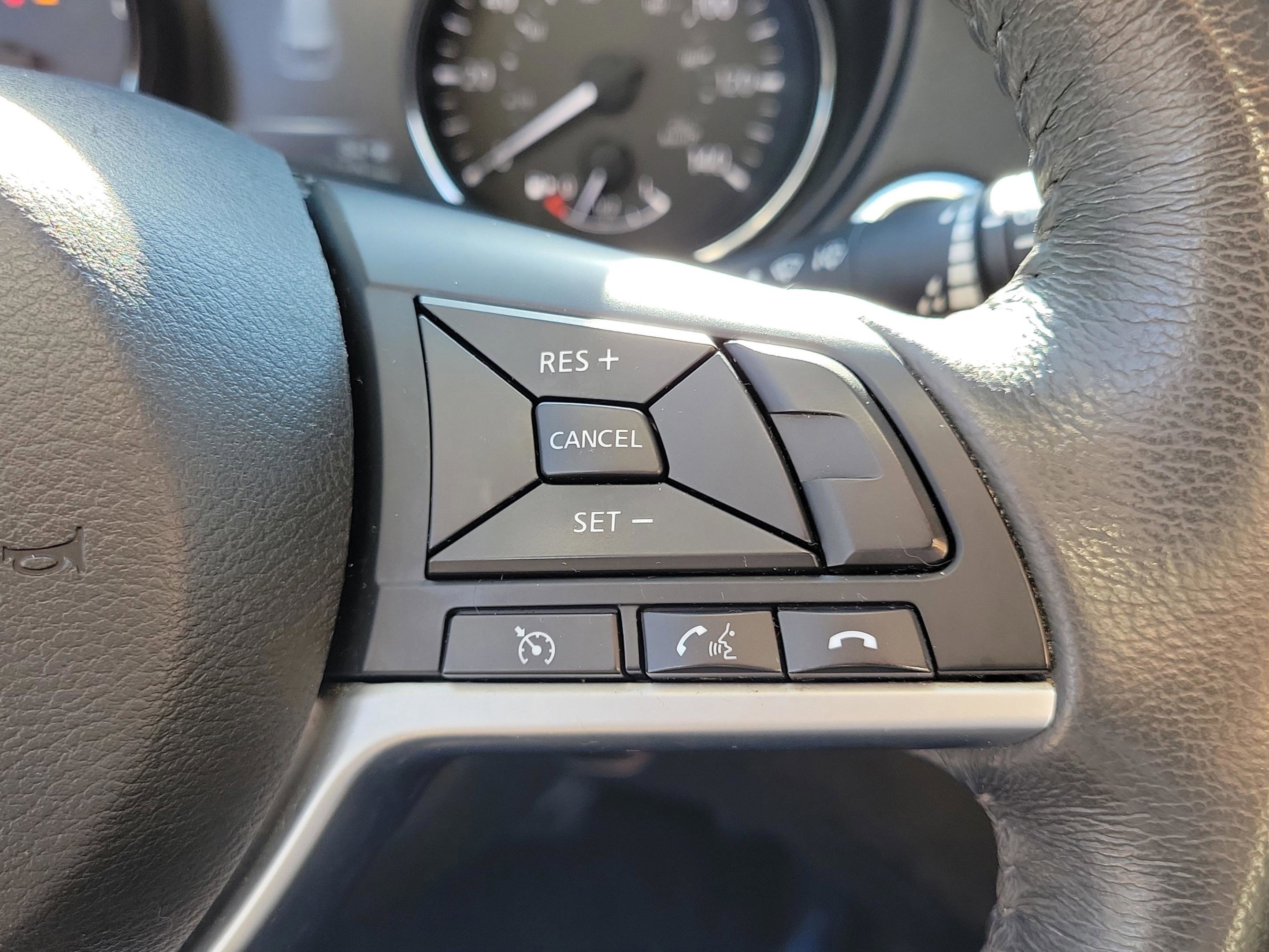 Certified 2017 Nissan Rogue SV image 27