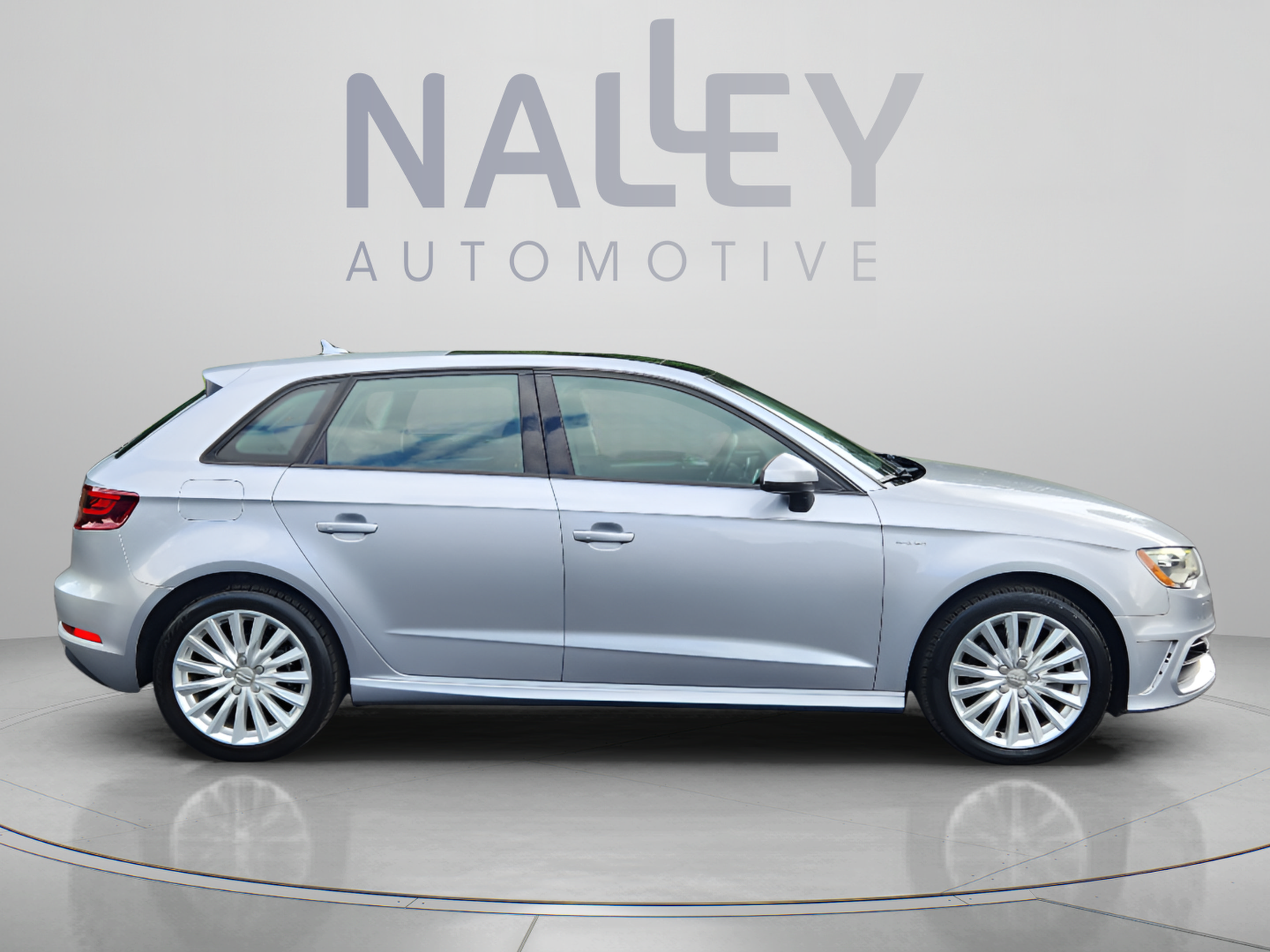 Used 2016 Audi A3 e-tron Premium w/ 17" Wheel Package FWD image 6