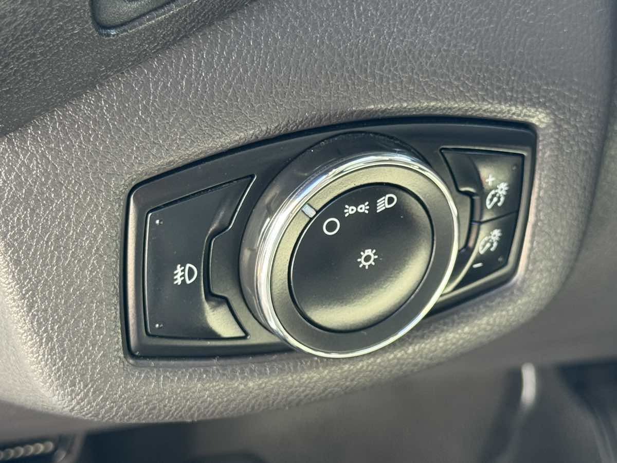 Used 2015 Ford Transit Connect XLT FWD image 24