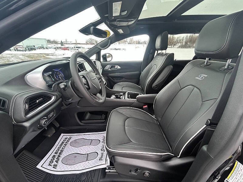 New 2026 Chrysler Pacifica Limited w/ S Appearance Package FWD image 10