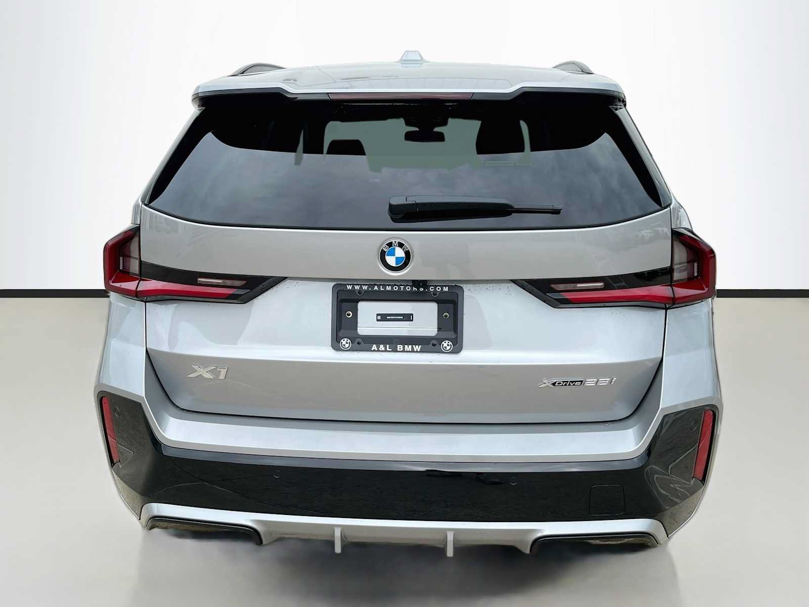 New 2027 BMW X1 xDrive28i AWD/4WD image 4