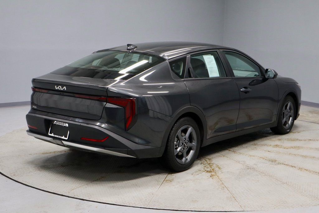 Used 2025 Kia K4 LXS image 11