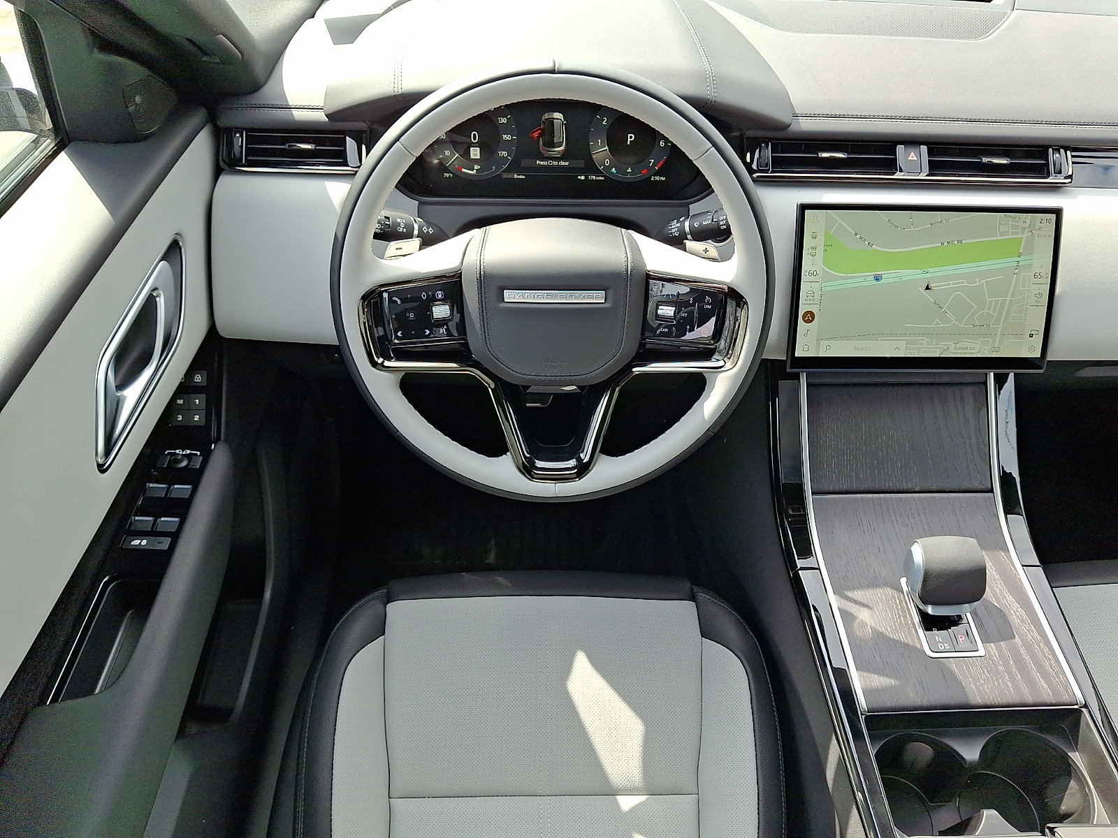 New 2026 Land Rover Range Rover Velar Dynamic SE AWD/4WD image 4