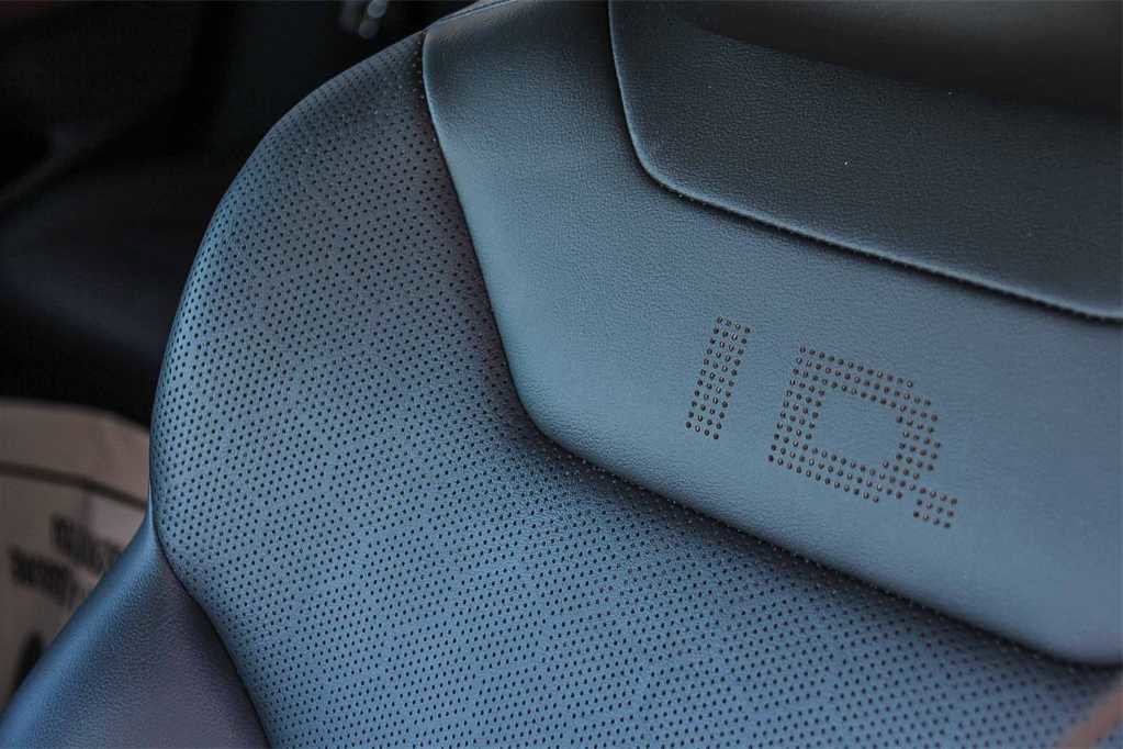 Used 2021 Volkswagen ID.4 Pro S w/ Gradient Package image 24