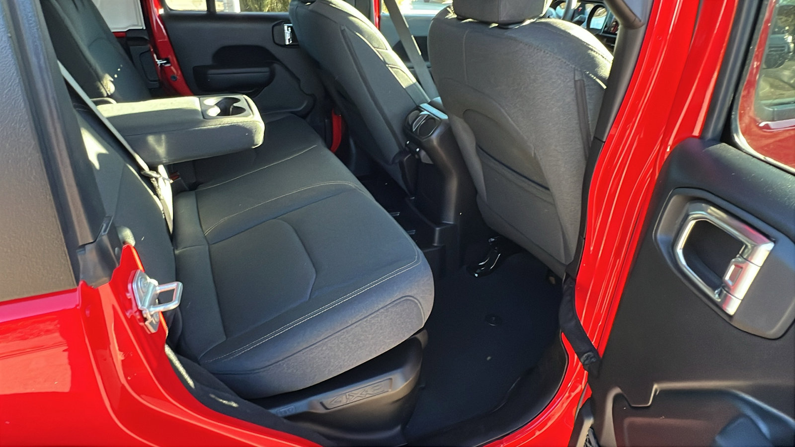 Used 2025 Jeep Wrangler Willys image 20