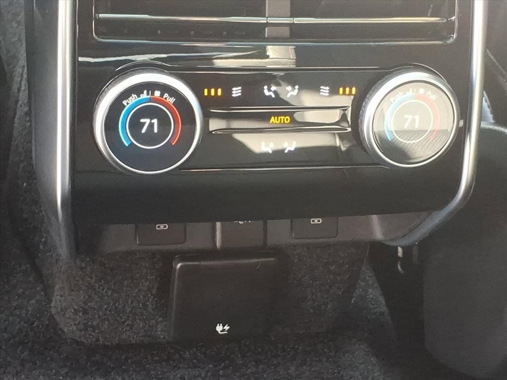 New 2025 Land Rover Range Rover SE AWD/4WD image 15