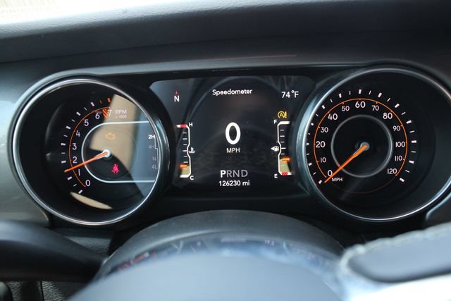 Used 2018 Jeep Wrangler Unlimited Sahara w/ Cold Weather Group AWD/4WD image 8