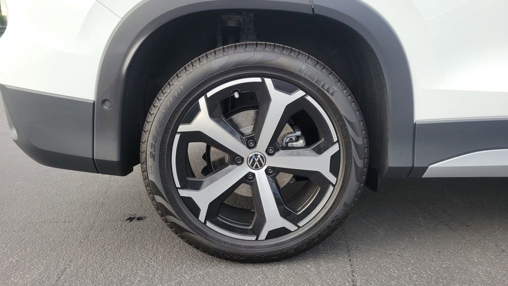 New 2026 Volkswagen Tiguan SE FWD image 26
