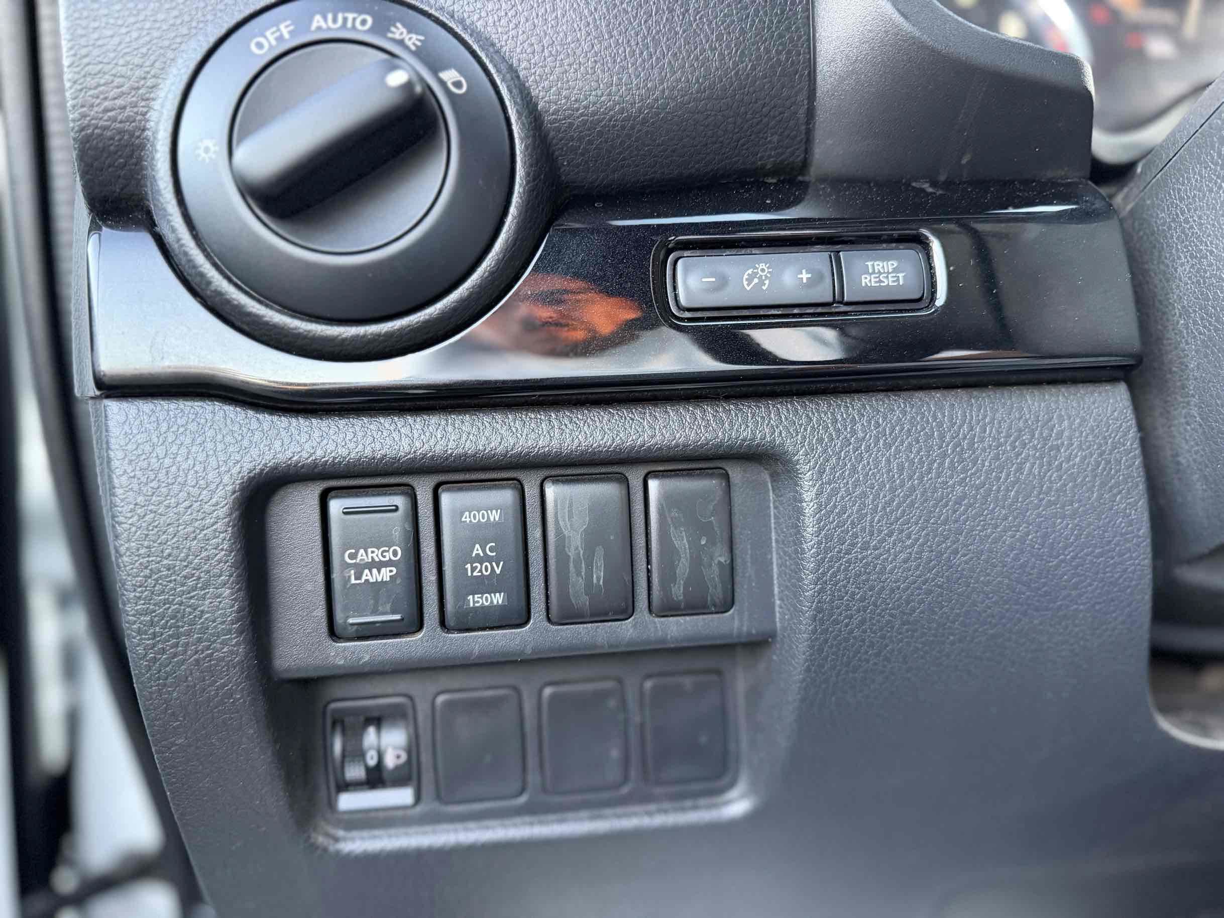 Used 2023 Nissan Titan SV w/ SV Convenience Package AWD/4WD image 19
