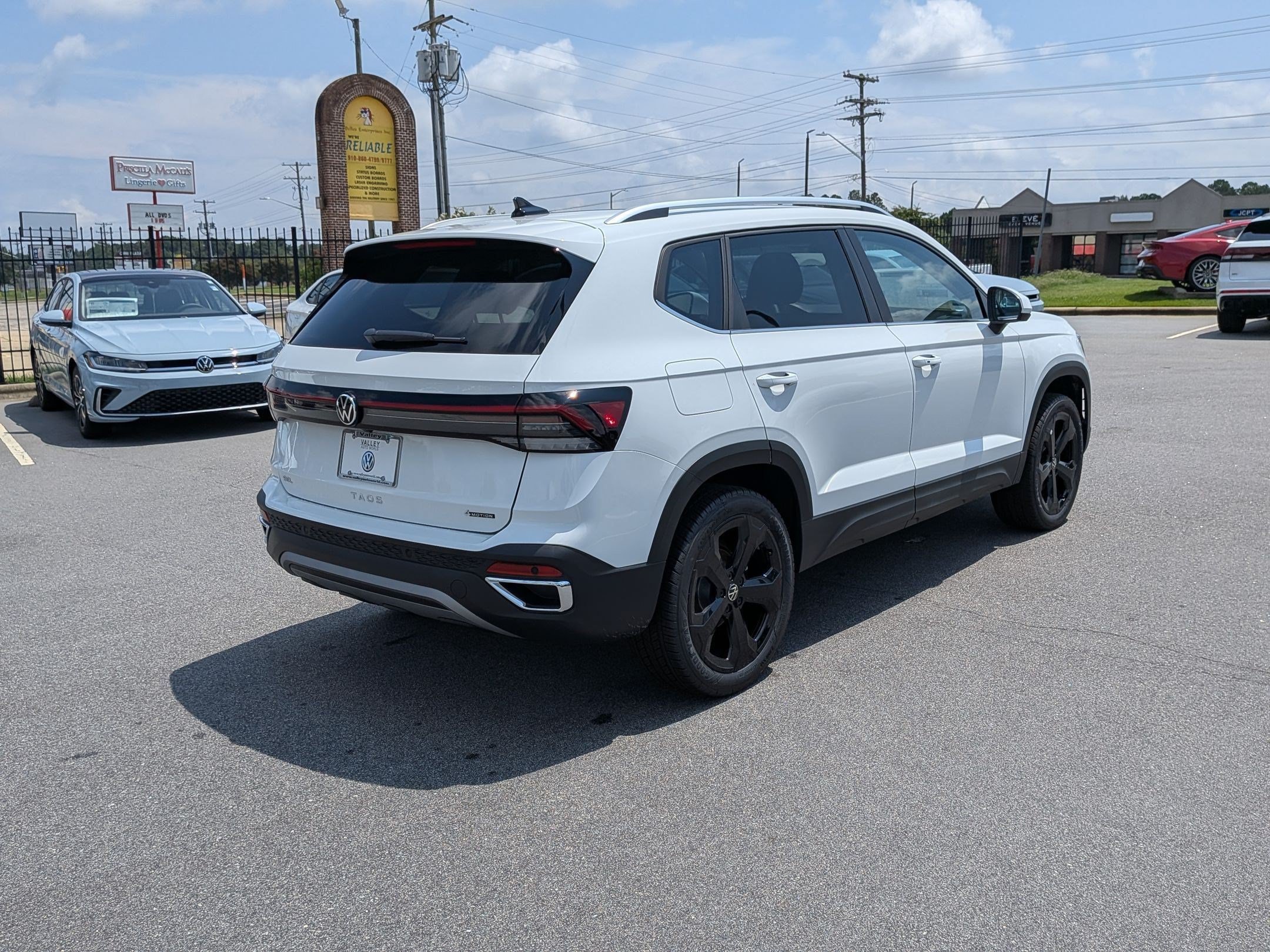 New 2026 Volkswagen Taos SEL AWD/4WD image 3
