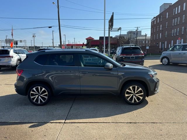 Certified 2023 Volkswagen Taos SE w/ Panoramic Sunroof Package image 6